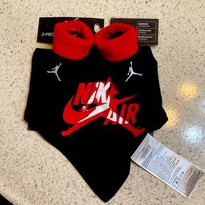 Jumpman 2 piece set bib and booties